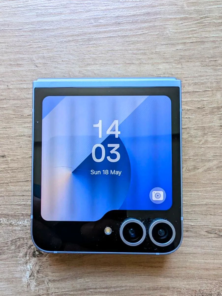 Samsung Galaxy Z Flip 6 - Image 3