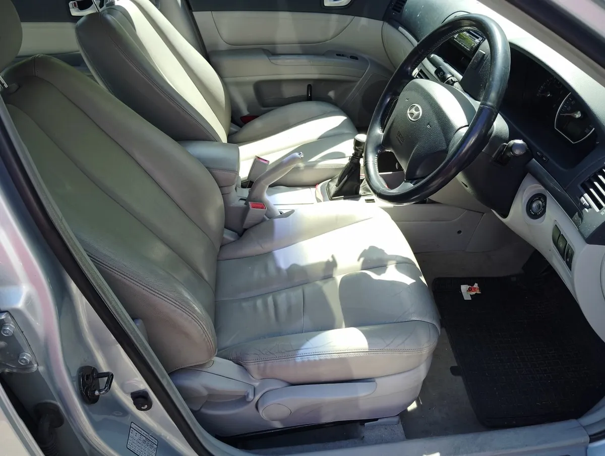 Hyundai Sonata 2009 - Image 2