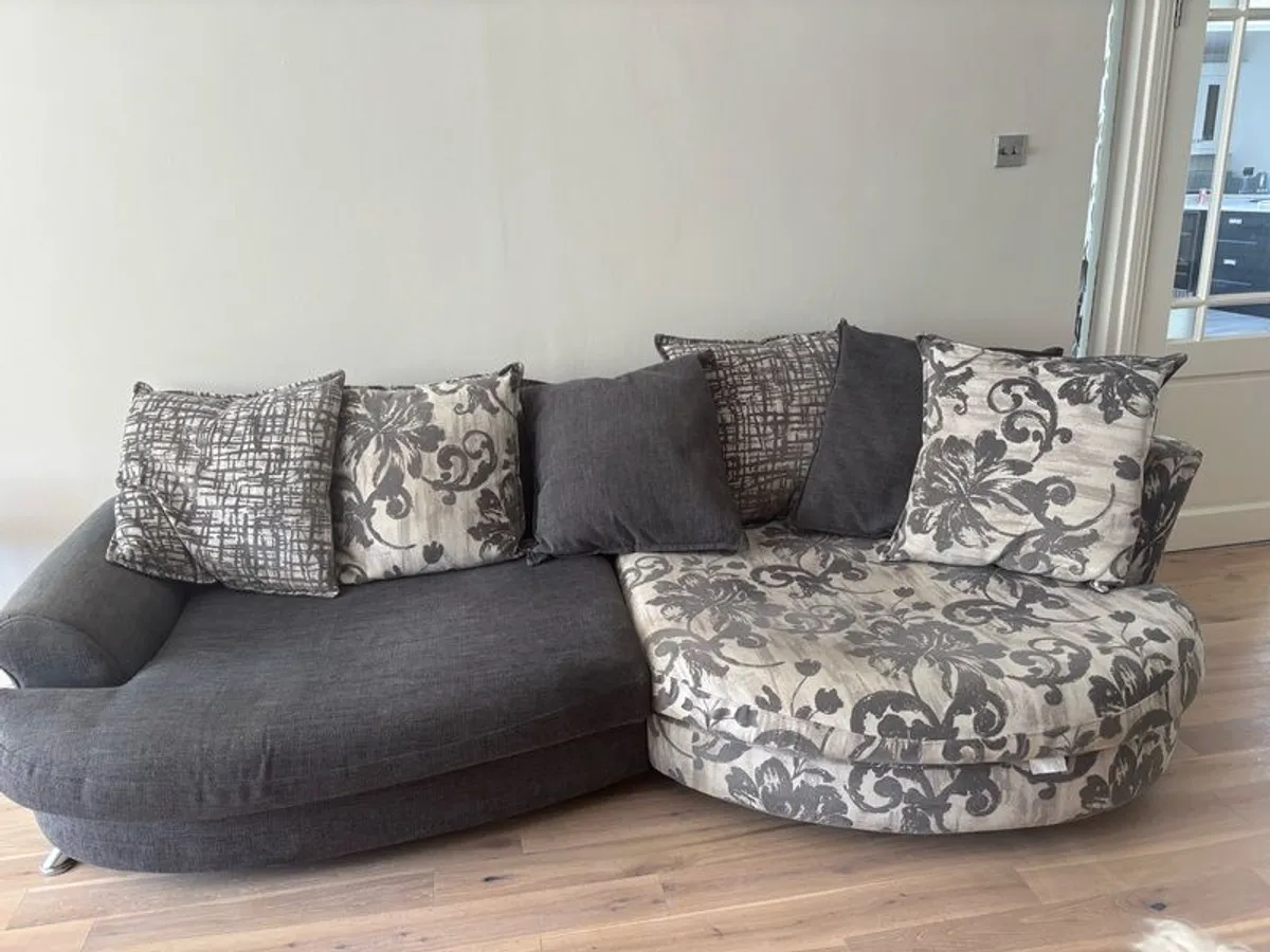 Suite for sale - Image 1