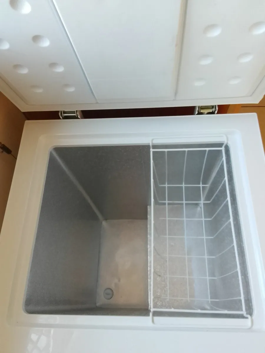 Freestanding chest freezer - Image 2