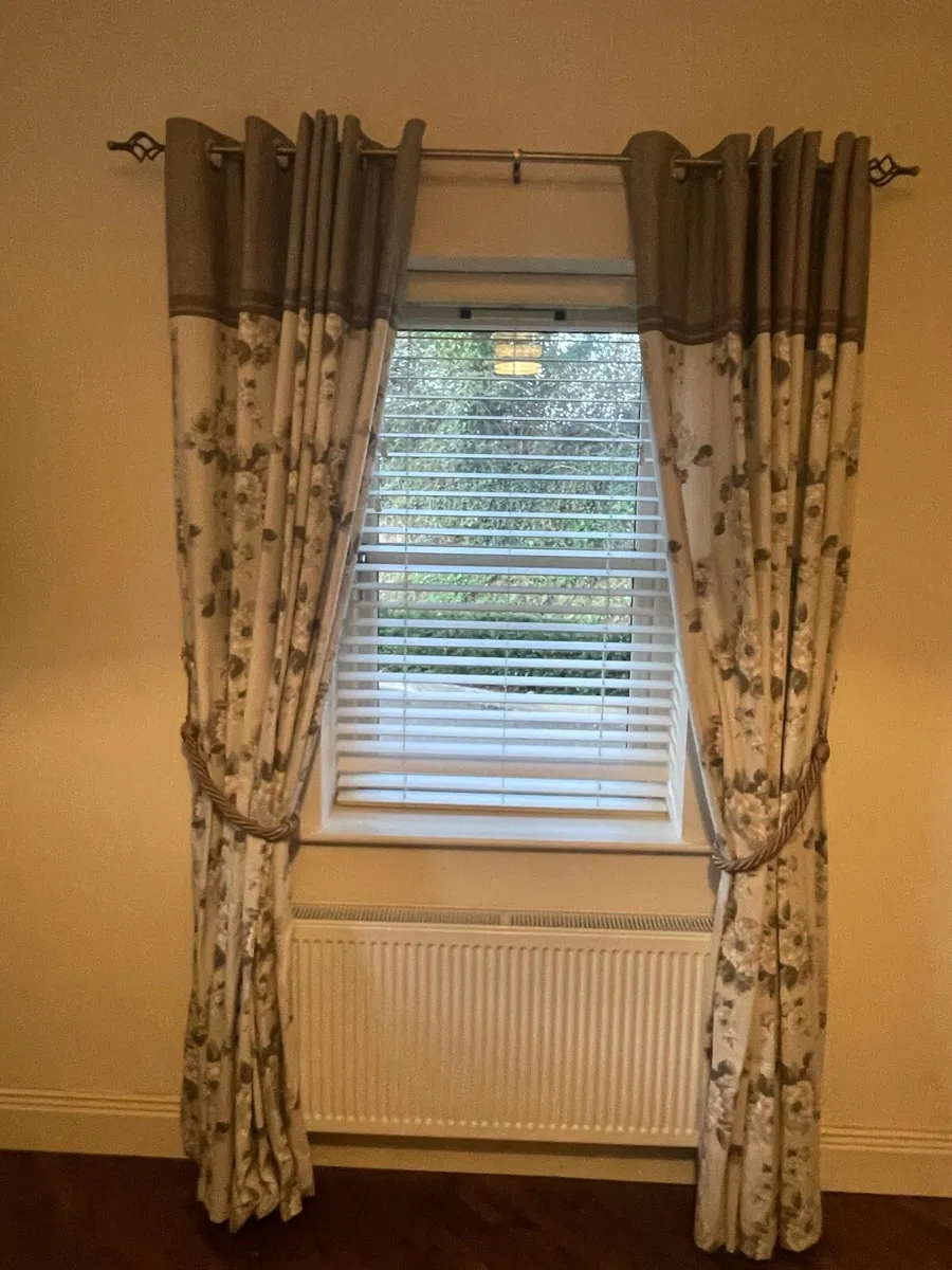 Curtains - Image 3