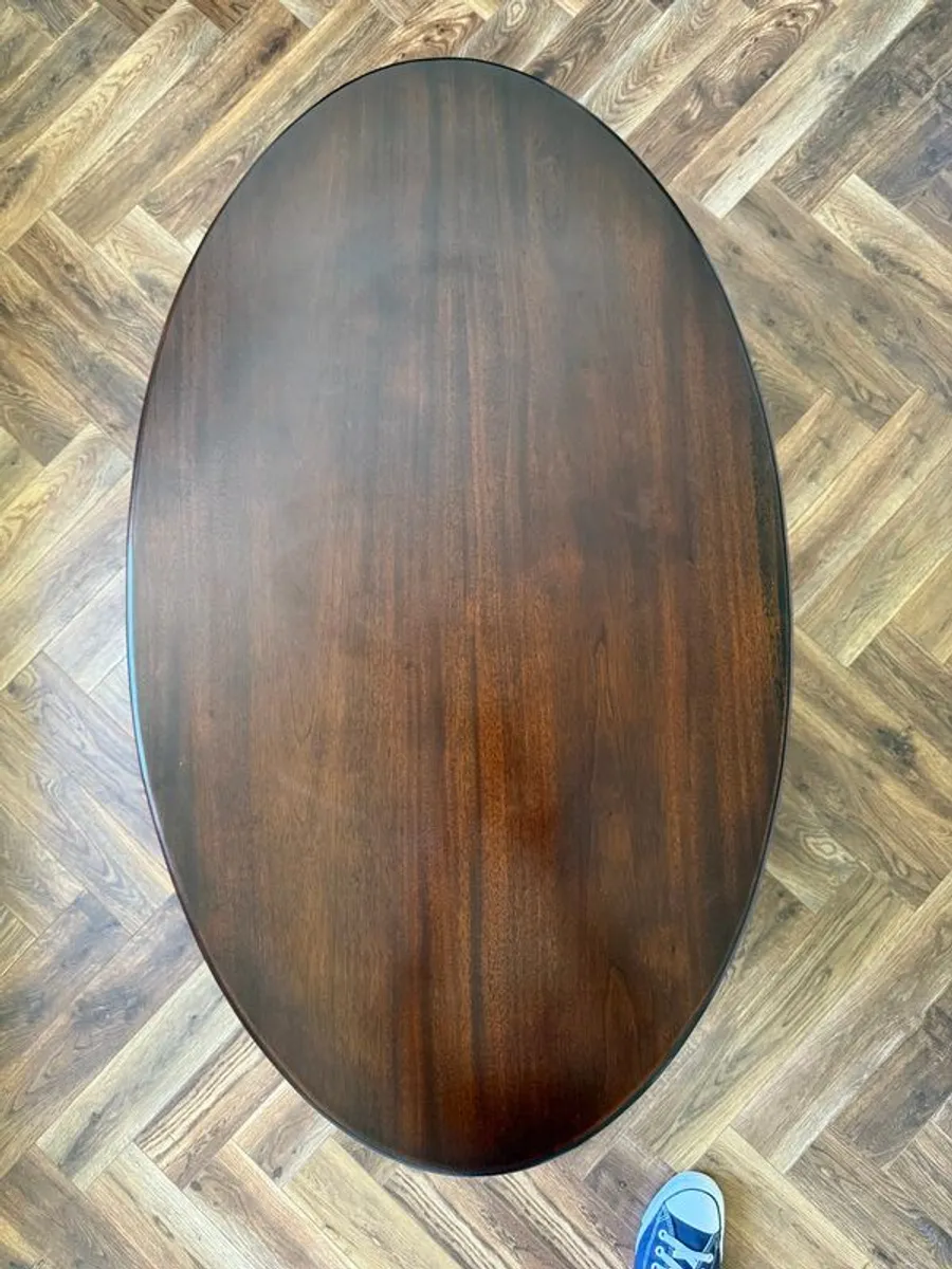 French oval coffee table - Image 4
