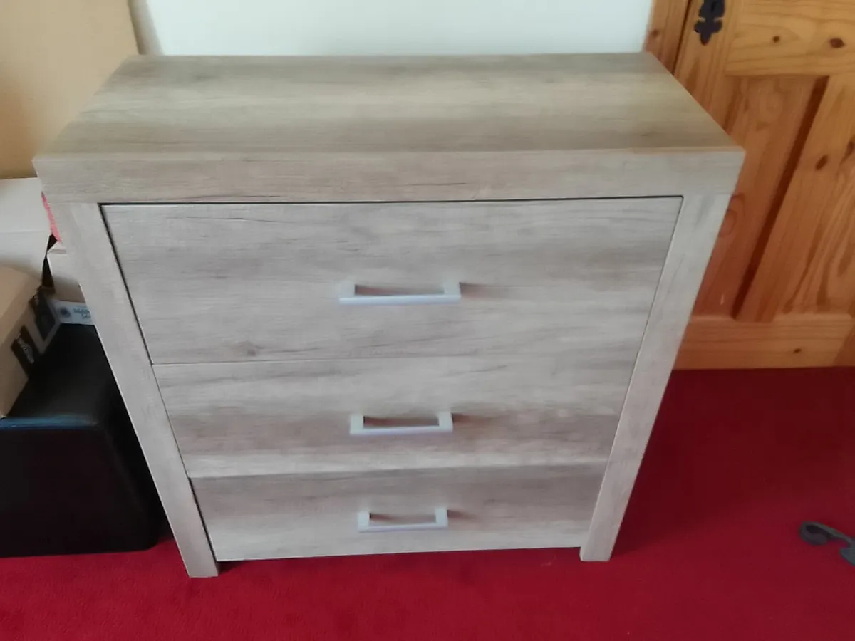 Two chests of drawers - Image 1