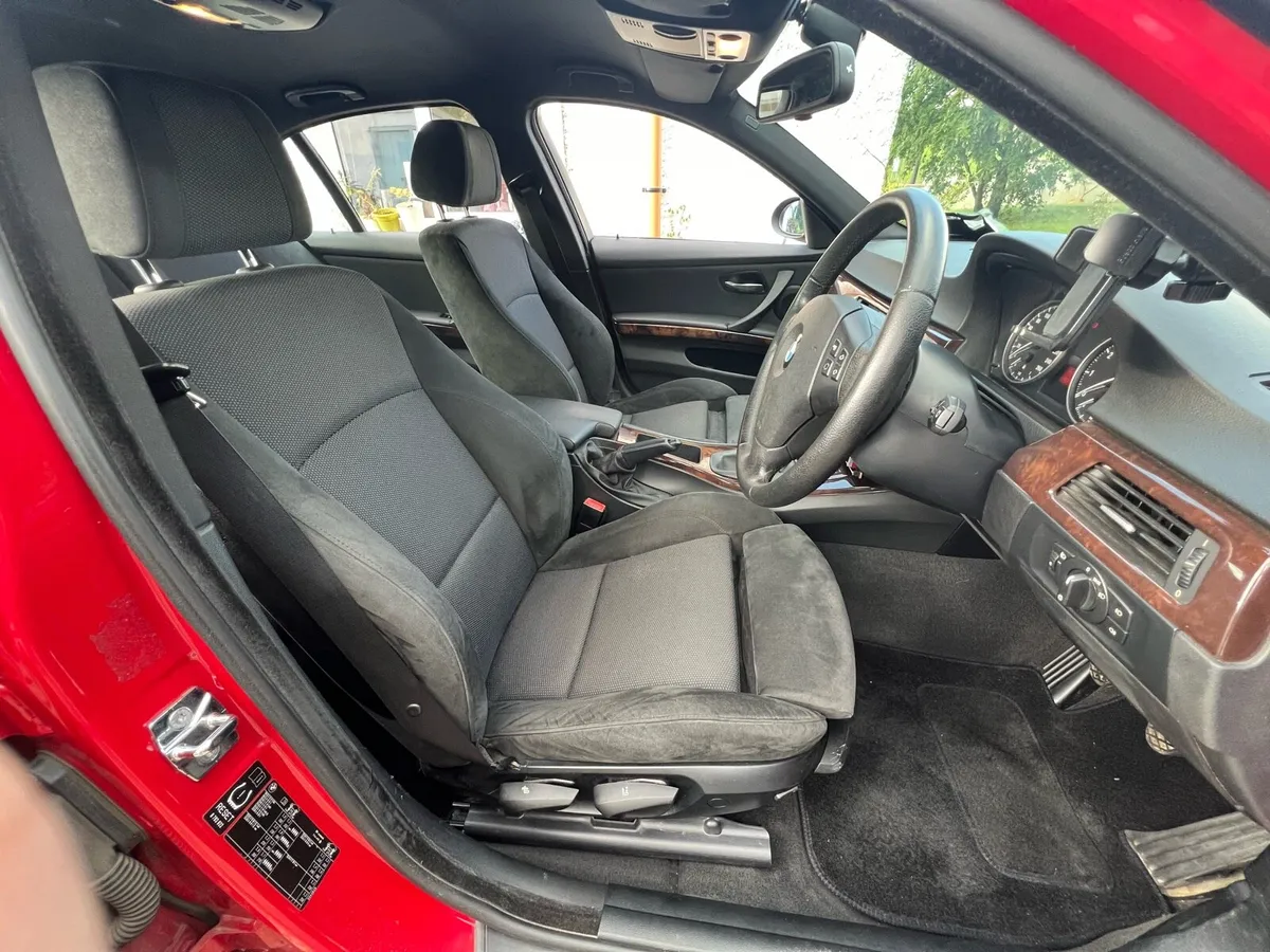 BMW e90 320i Saloon - Image 4