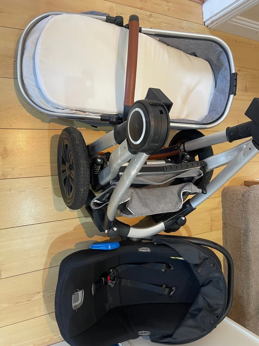 Baby stroller - Image 1