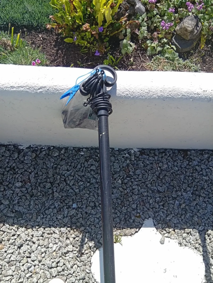 Metal curtain pole - Image 1
