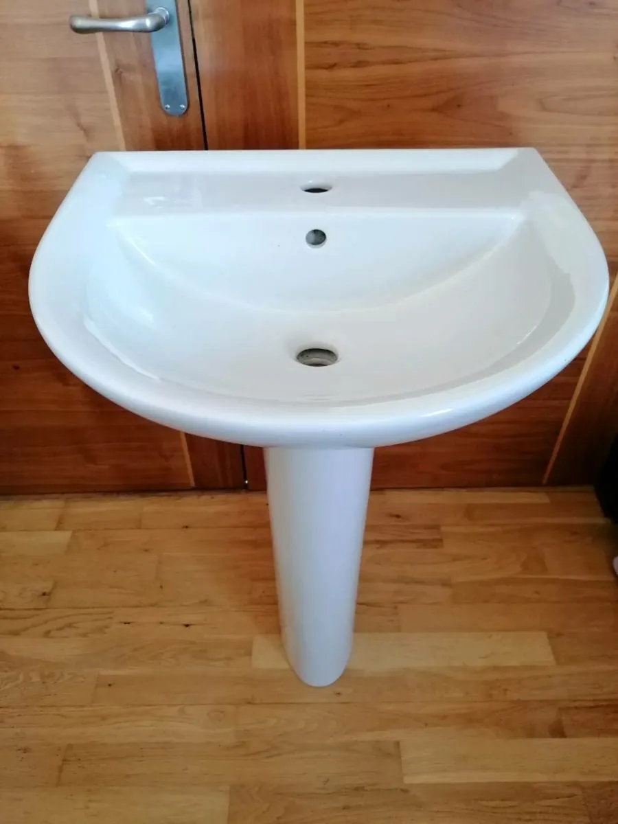 Wash Basin with Pedestal - Image 1