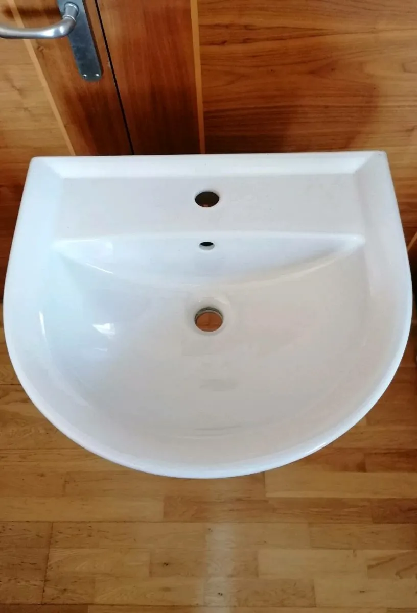 Wash Basin with Pedestal - Image 4