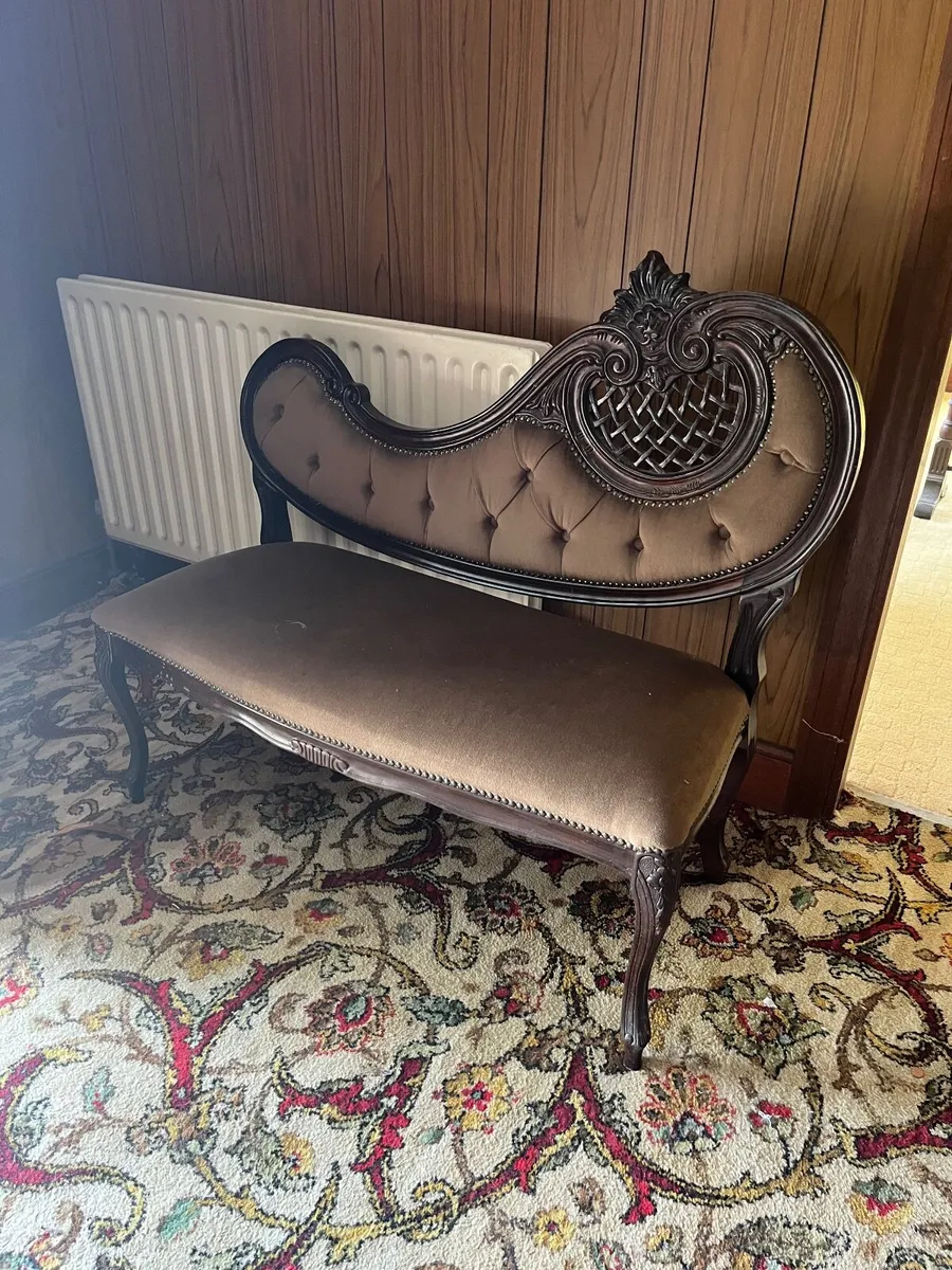 Hall seat