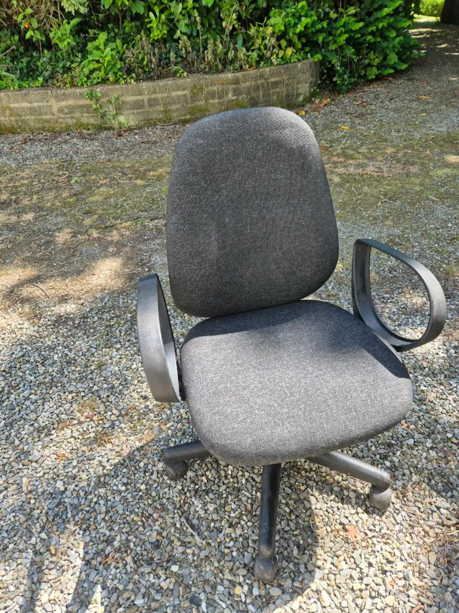Office chair - Image 1