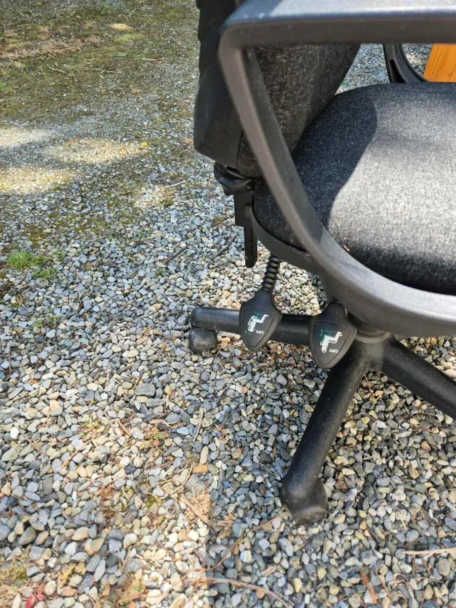 Office chair - Image 2