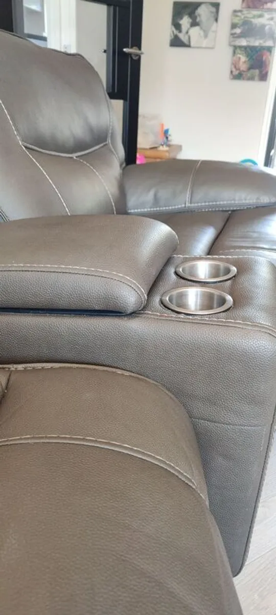 leather 5 seater couch with 2 recliners and usb ports - Image 2