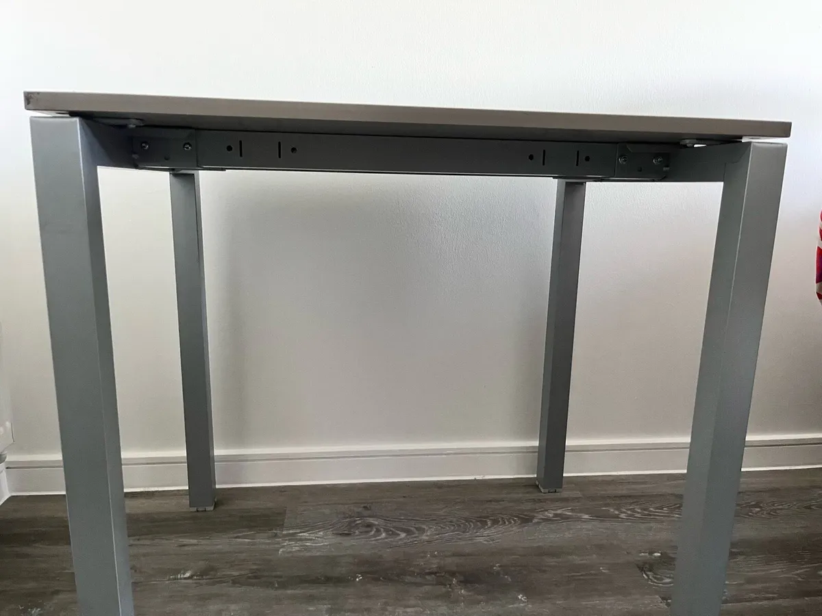 Office table - Image 1