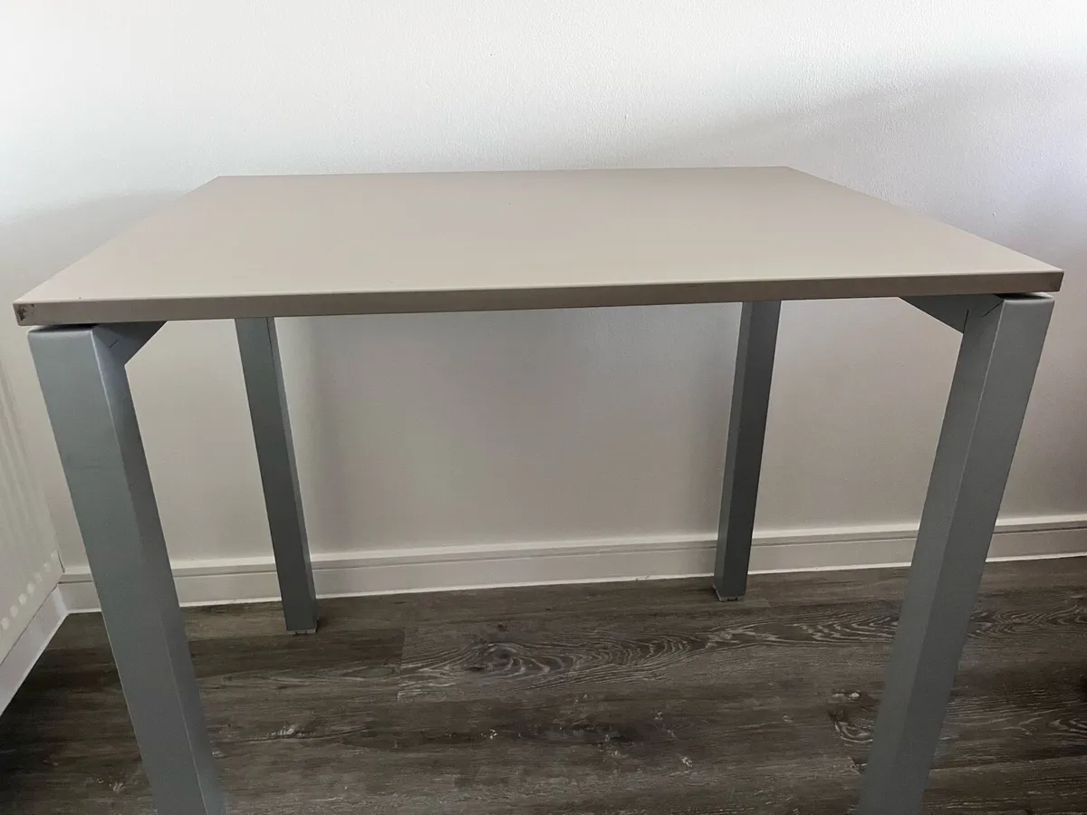 Office table - Image 3