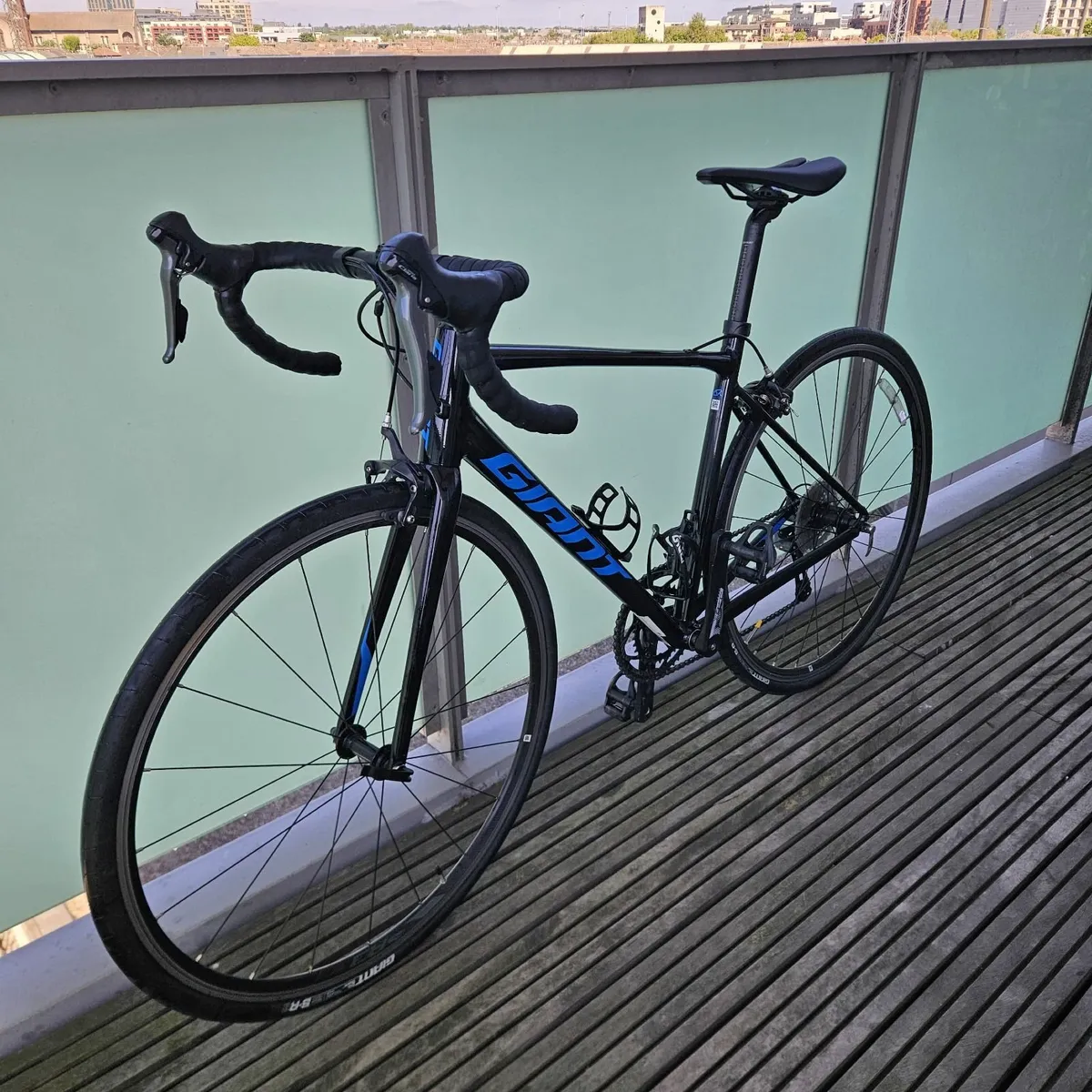 Giant Contend 2 Road Bike - M - Great Condition - Image 4