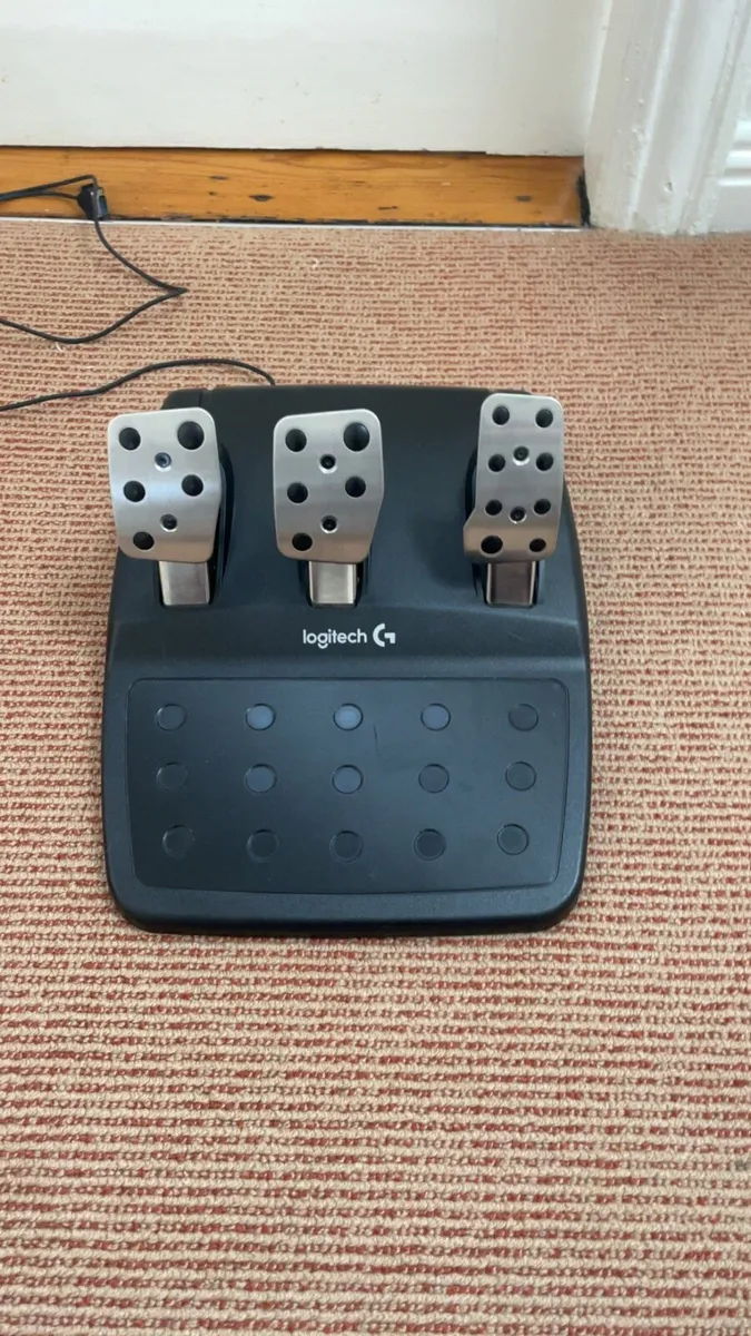 LOGITECH driving force G920 wheel, pedals, gears - Image 3