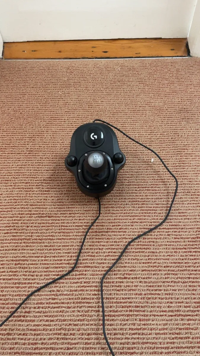 LOGITECH driving force G920 wheel, pedals, gears - Image 4