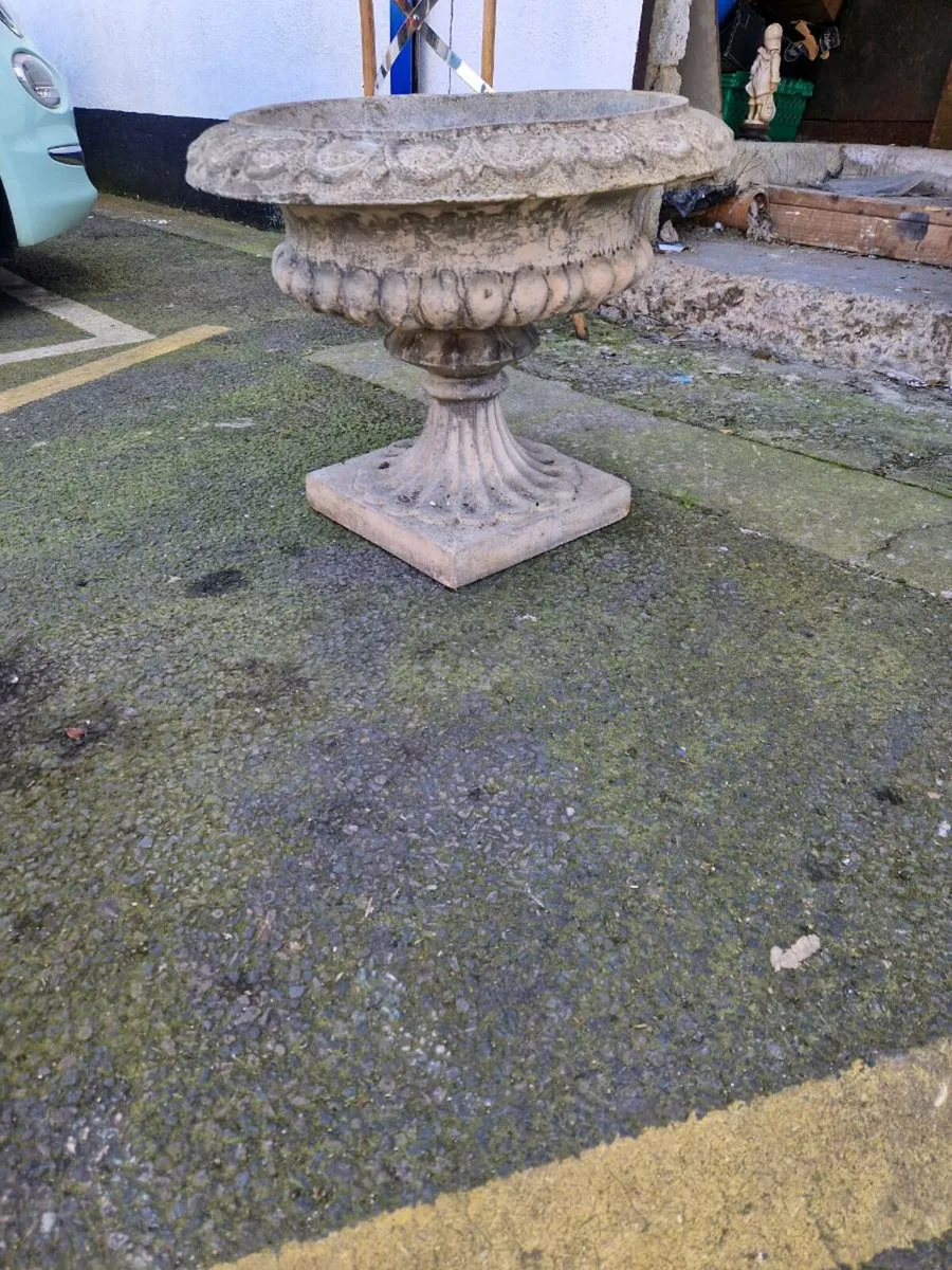 Vintage Garden Planter Sandstone - Image 2