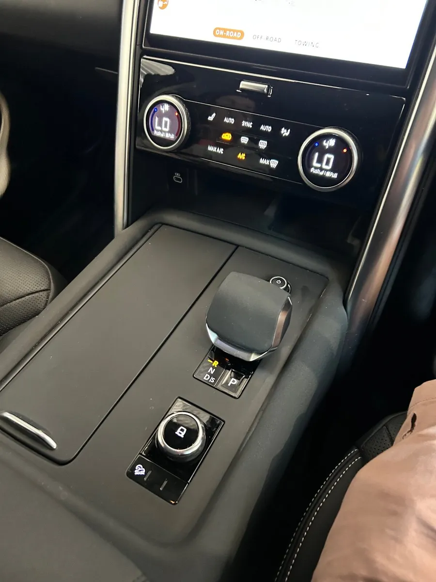 Land Rover Discovery 2022 - Image 3