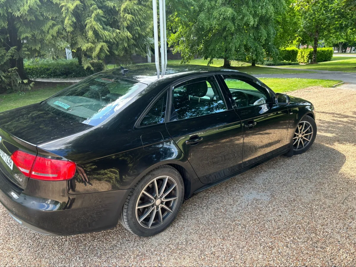 2009 Audi a4 2.0 TDI 143 bhp factory s line model - Image 4