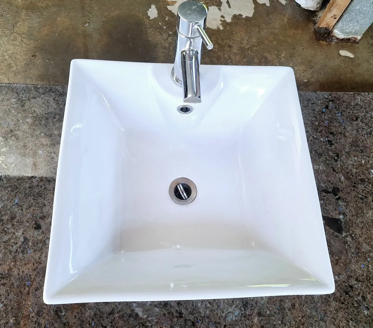 Bathroom unit - Image 2