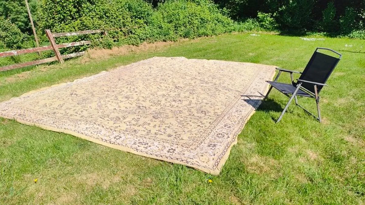 Stunning Large Rug 5.05m x 3.5M (16'6" x 11' 5" ) - Image 1