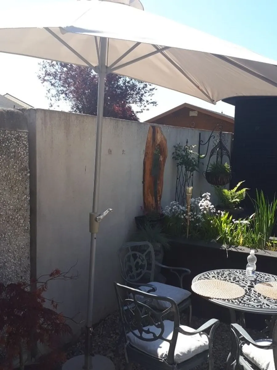 outdoor parasol - Image 1