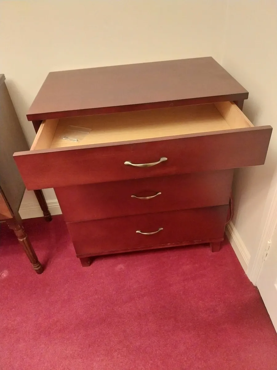 Chest of drawers - Image 1