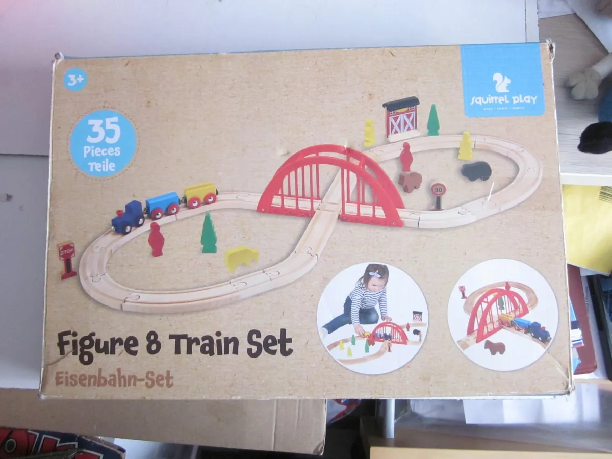 Squirrel Play Figure 8 Wooden Train Set - Image 1