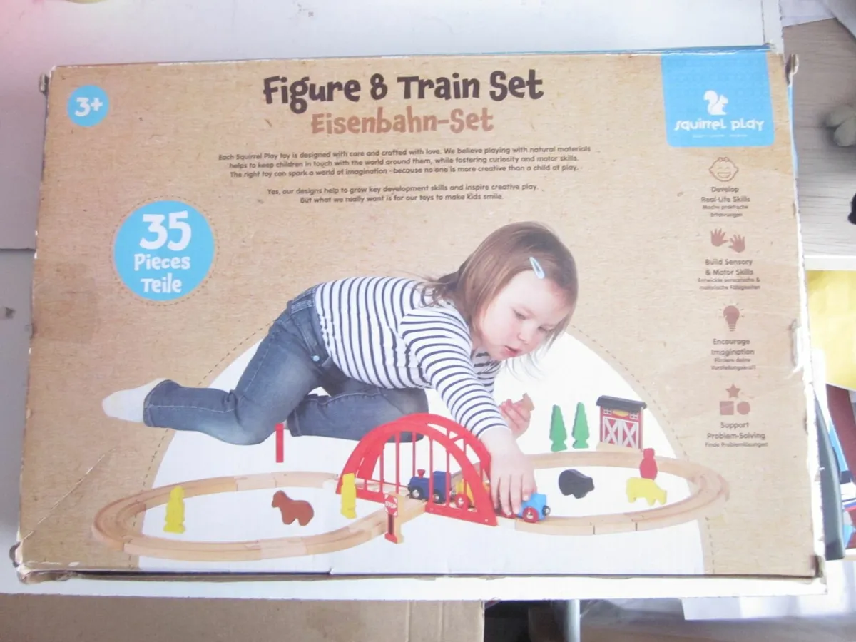 Squirrel Play Figure 8 Wooden Train Set - Image 2