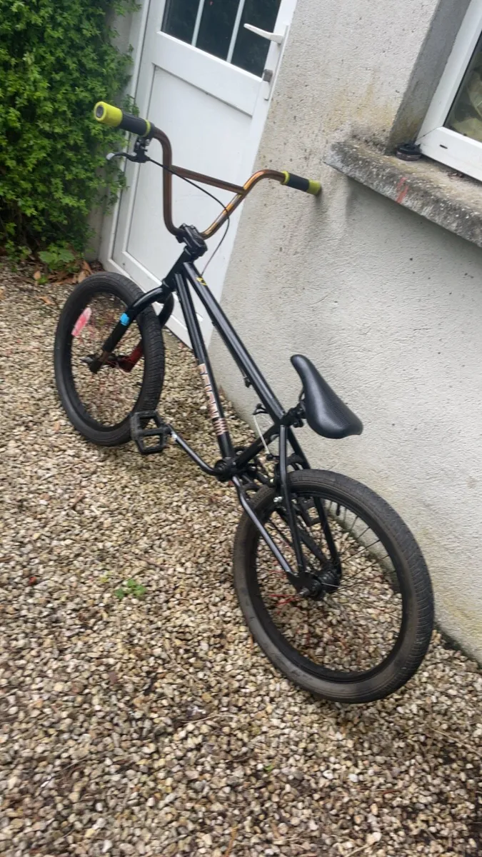 Mongoose legion L10 BMX bike - Image 1