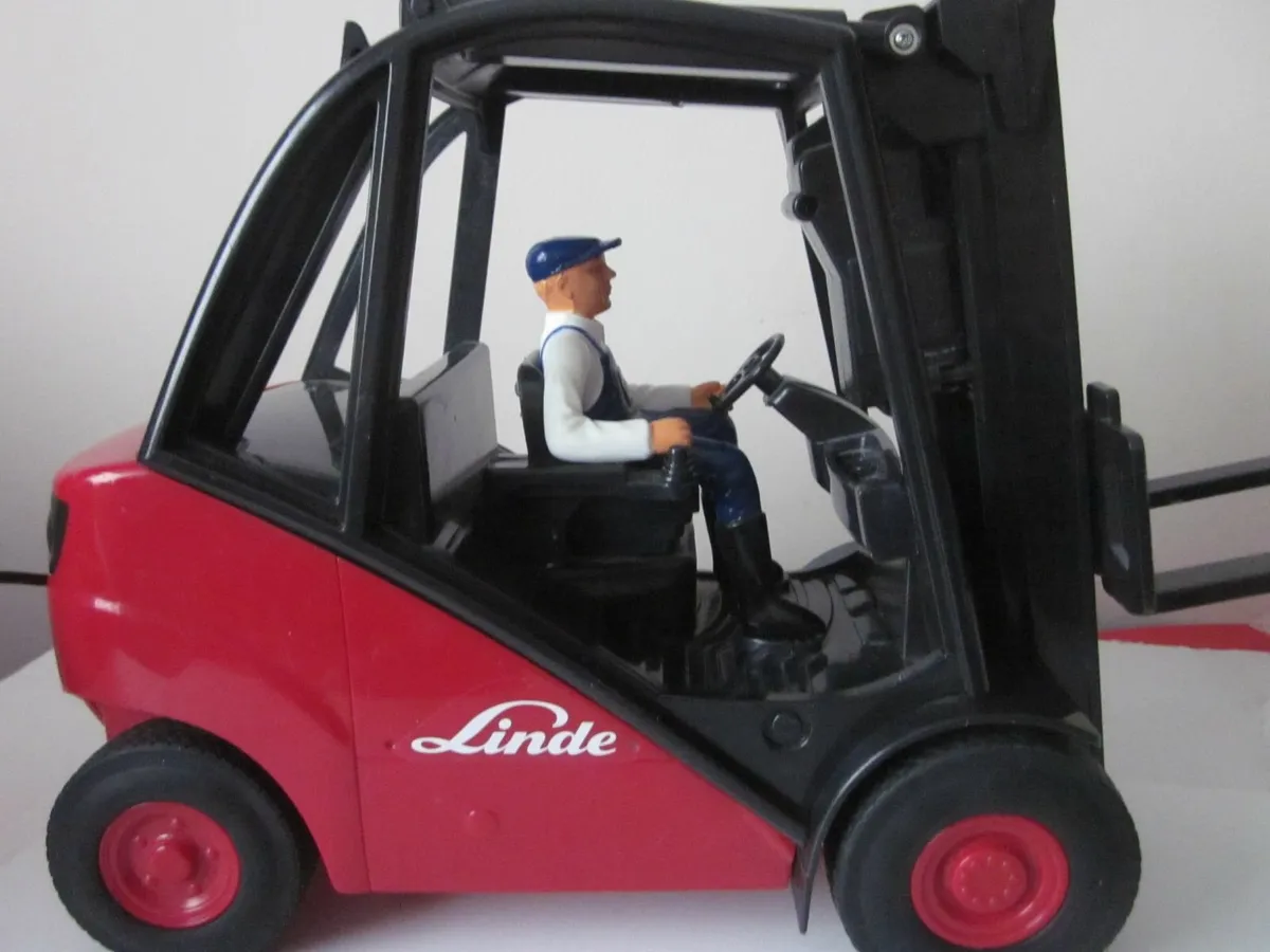 Dickie Work Master Linde Remote Control Forklift - Image 4