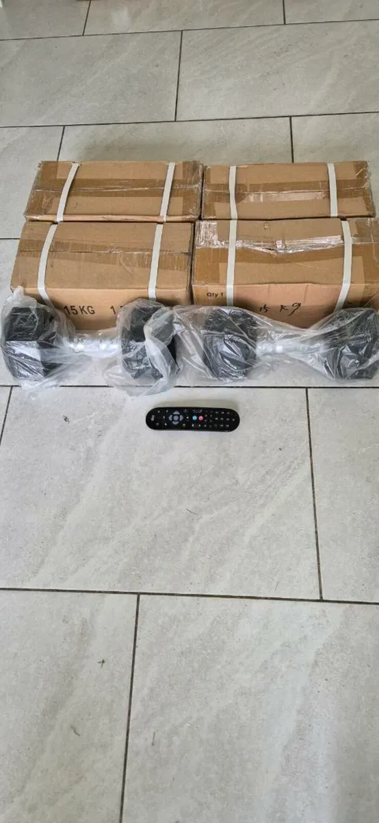 Brand new 2x12.5 kilo and 2x15 kilo hex dumbbells - Image 1