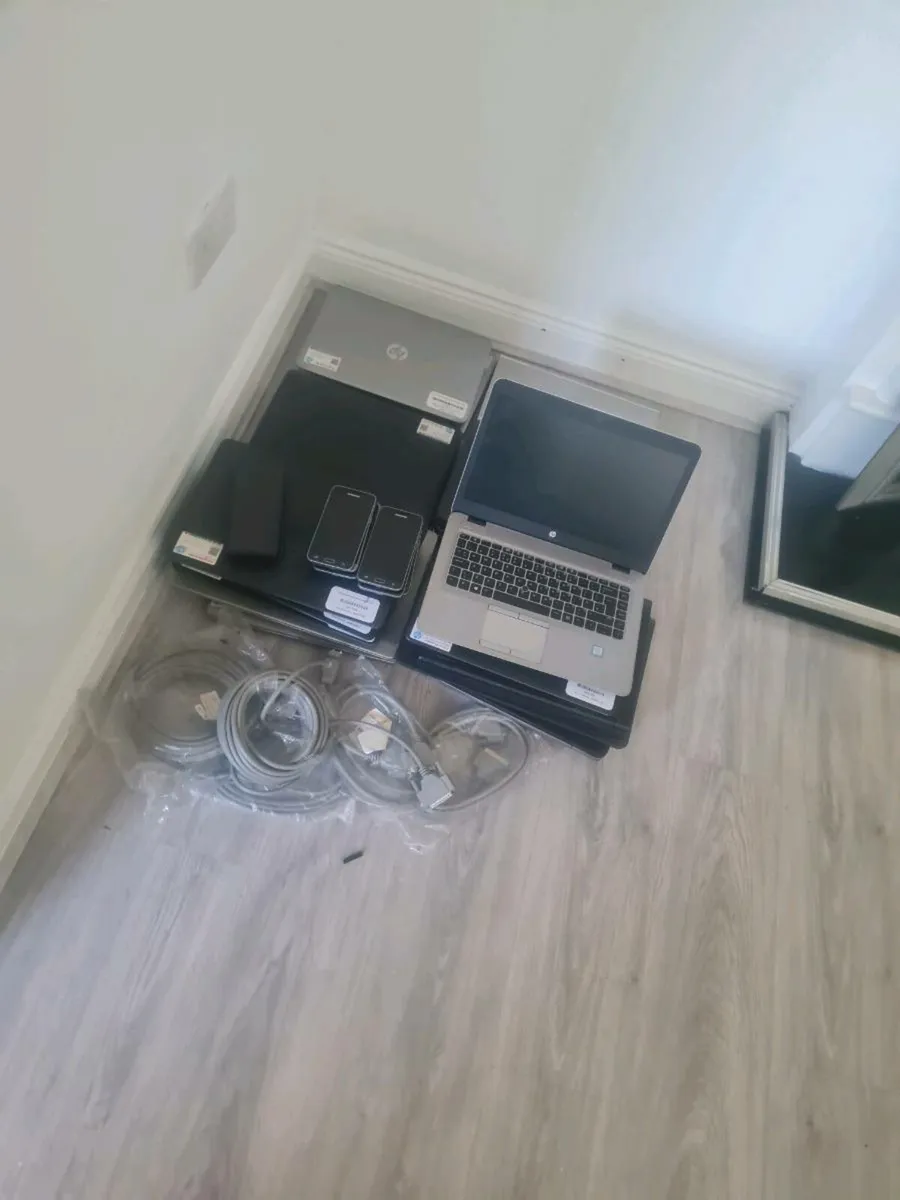 Laptops and phones - Image 3