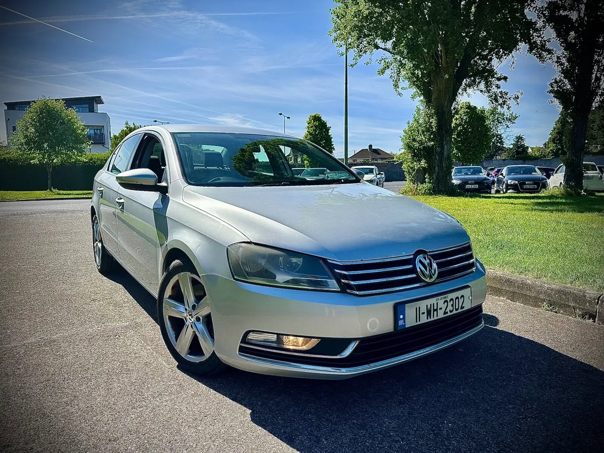 Volkswagen Passat 2011 - Image 2