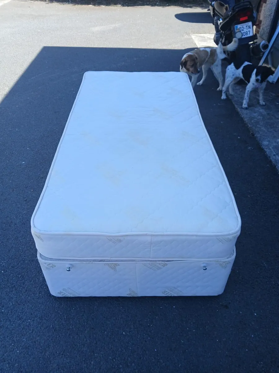 Single bed - Image 1