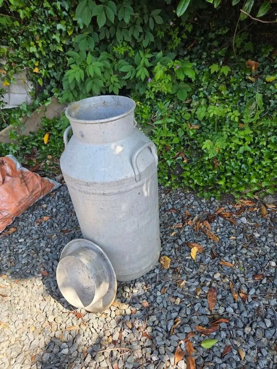 Old milk churn - Image 2