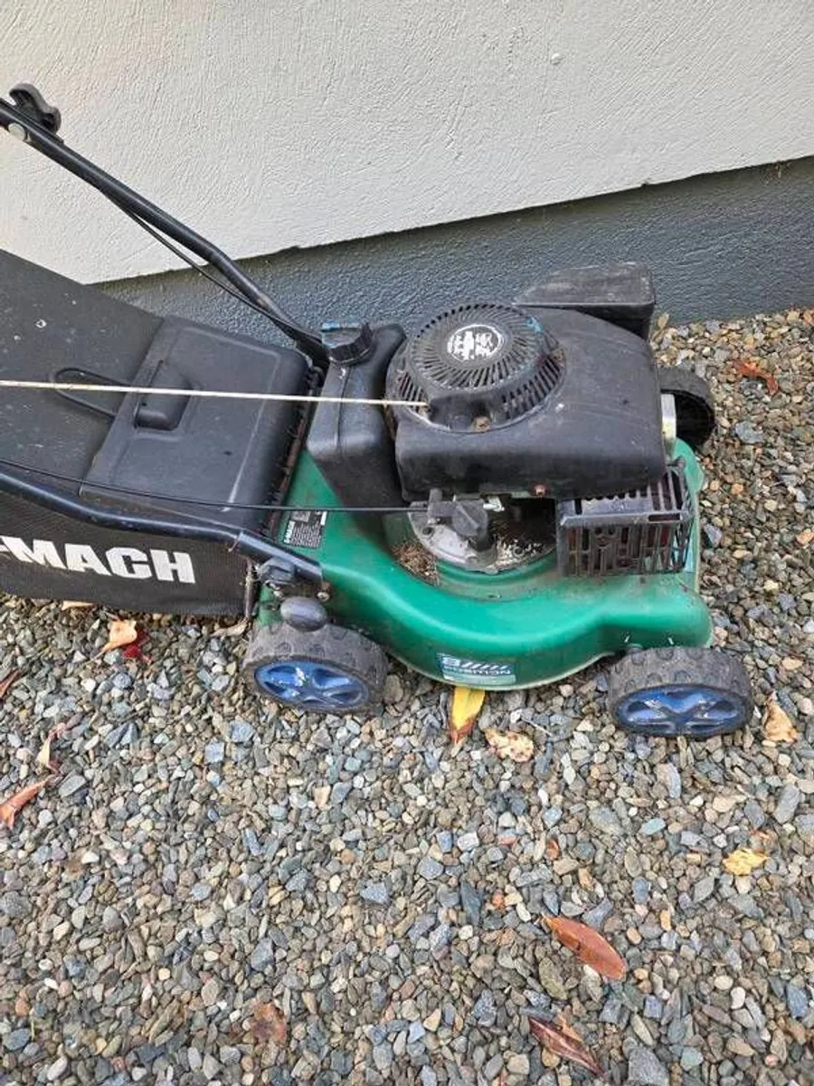 Lawn mower - Image 1