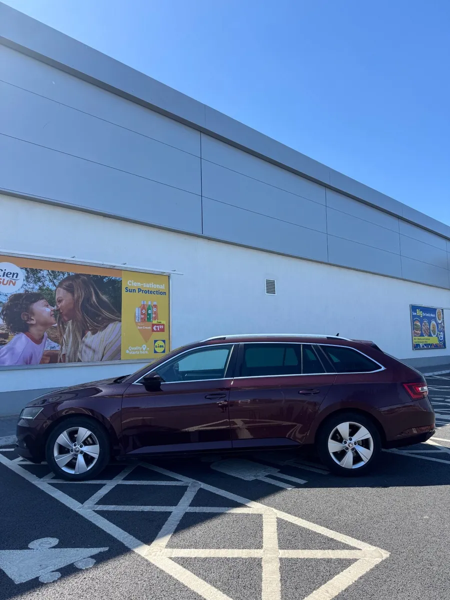 Skoda Superb Estate *high spec* - Image 4
