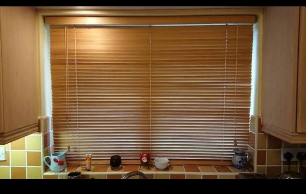 Roller Venetian Blinds - Image 1