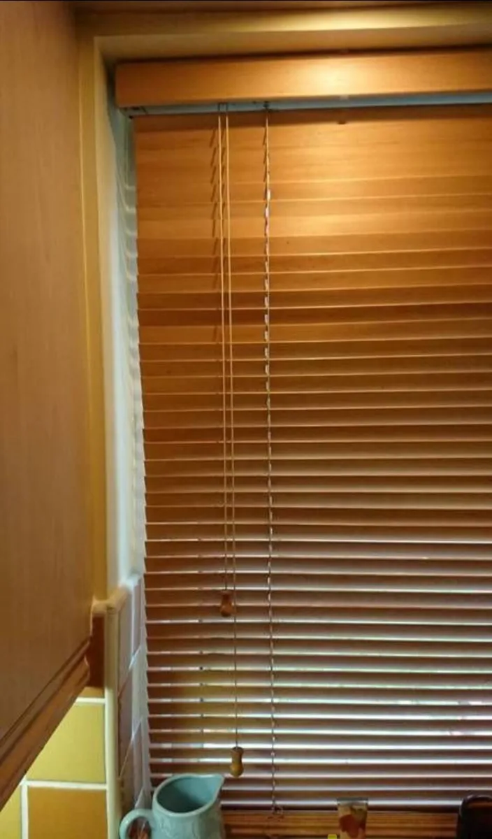 Roller Venetian Blinds - Image 2