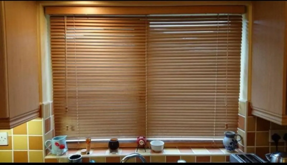 Roller Venetian Blinds - Image 3