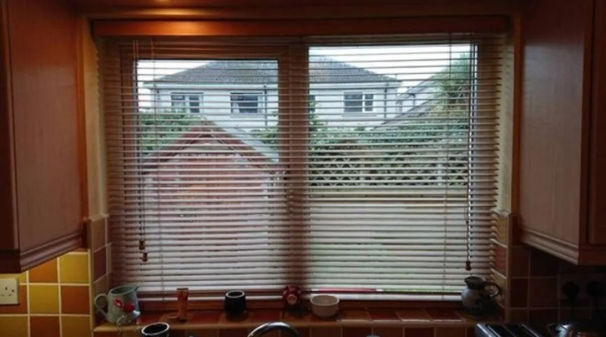 Roller Venetian Blinds - Image 4