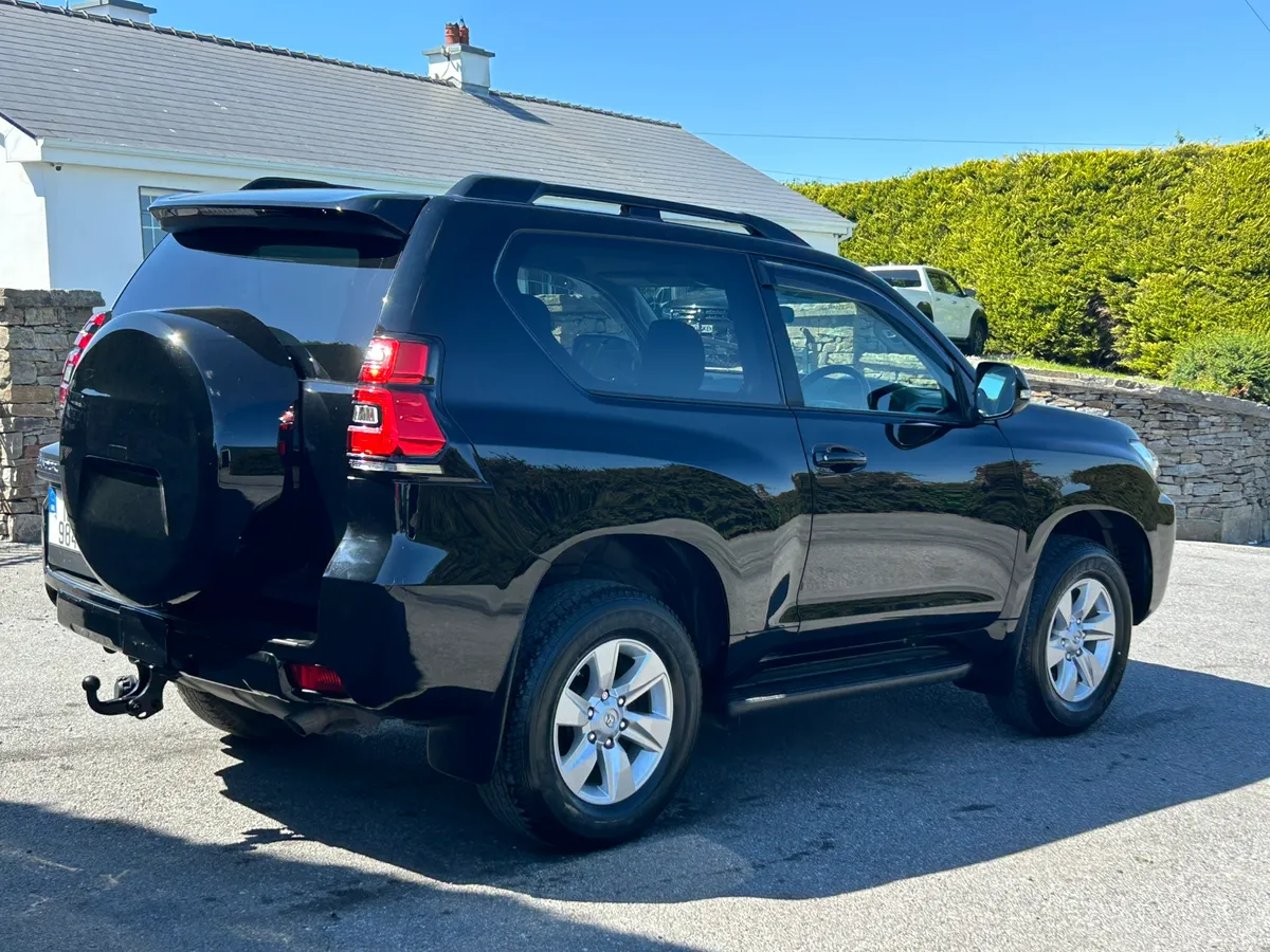 2019 Toyota landcruiser SWB Auto Low Kms - Image 2