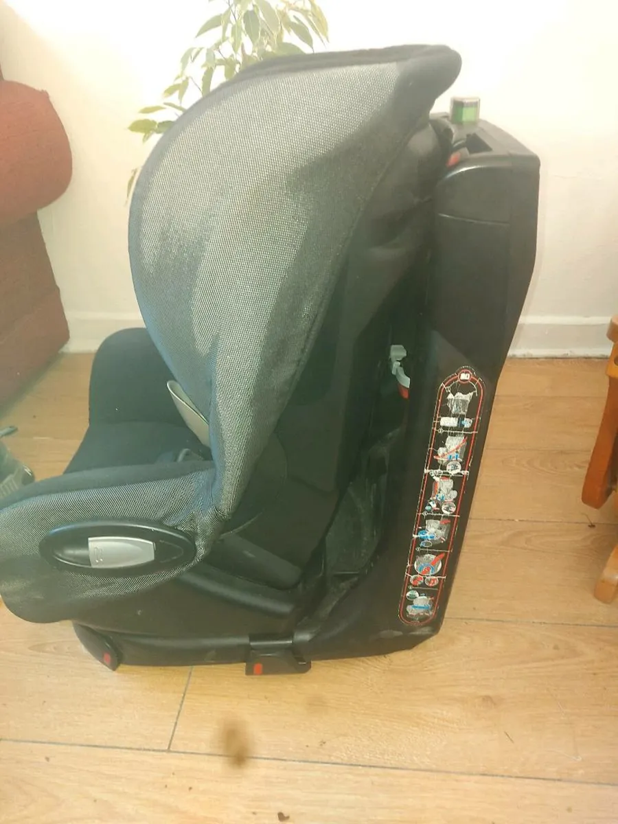 Maxi cosi axiss car seat 9 to 18kilos - Image 2