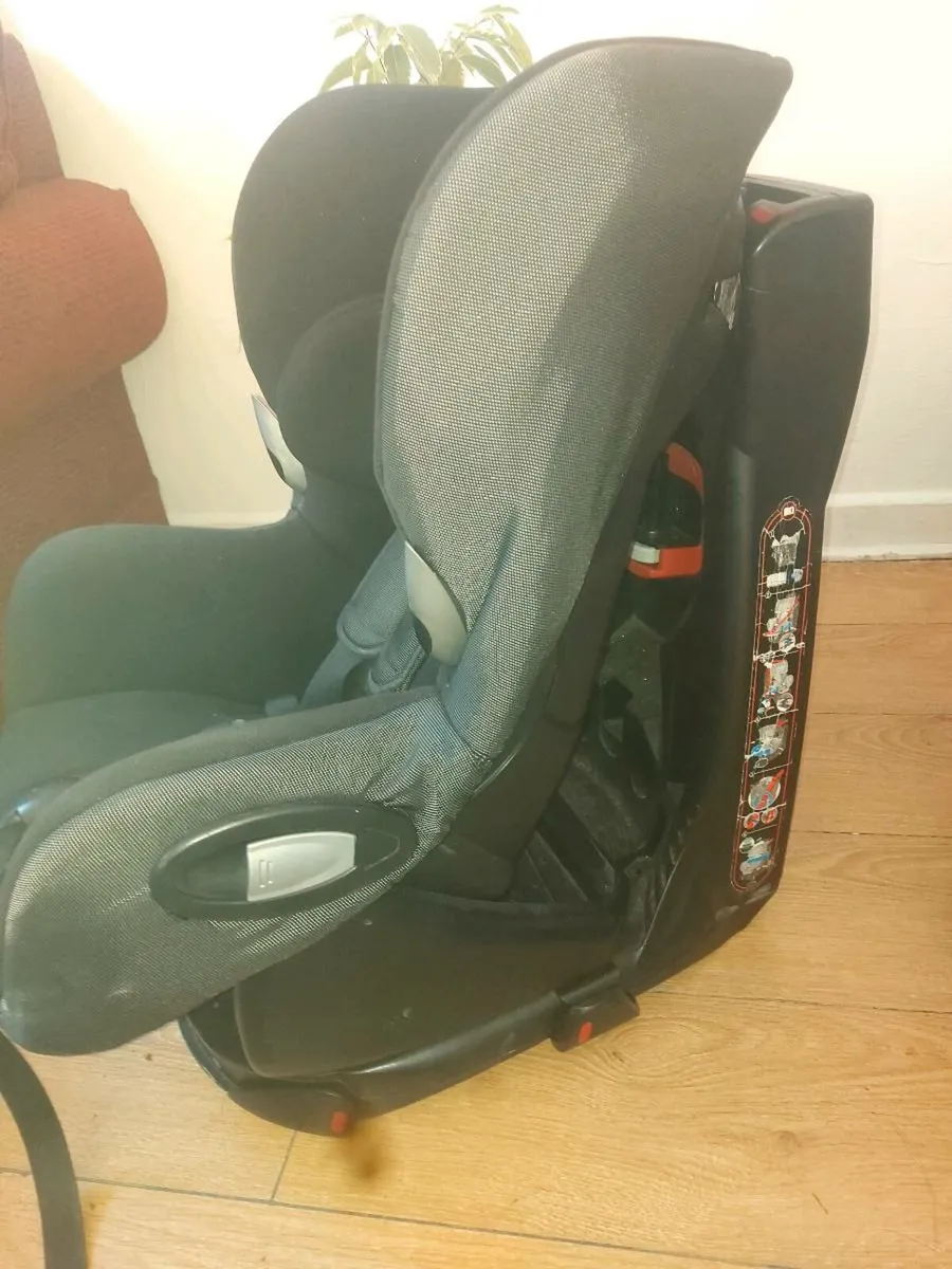 Maxi cosi axiss car seat 9 to 18kilos - Image 3