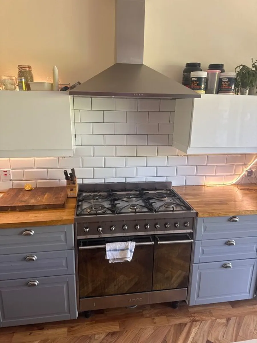 Cooker and extractor fan - Image 2