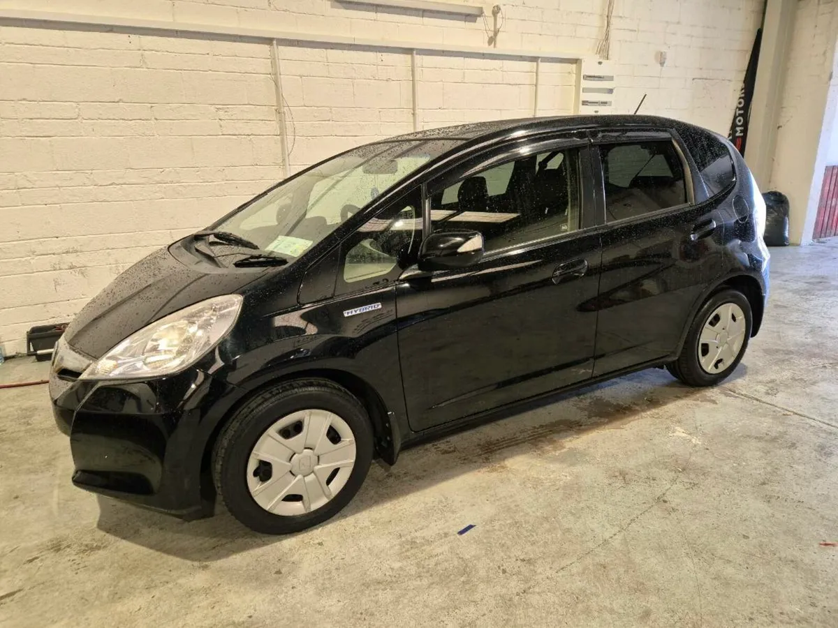 Honda Fit Hybrid Auto 2012 - Image 2