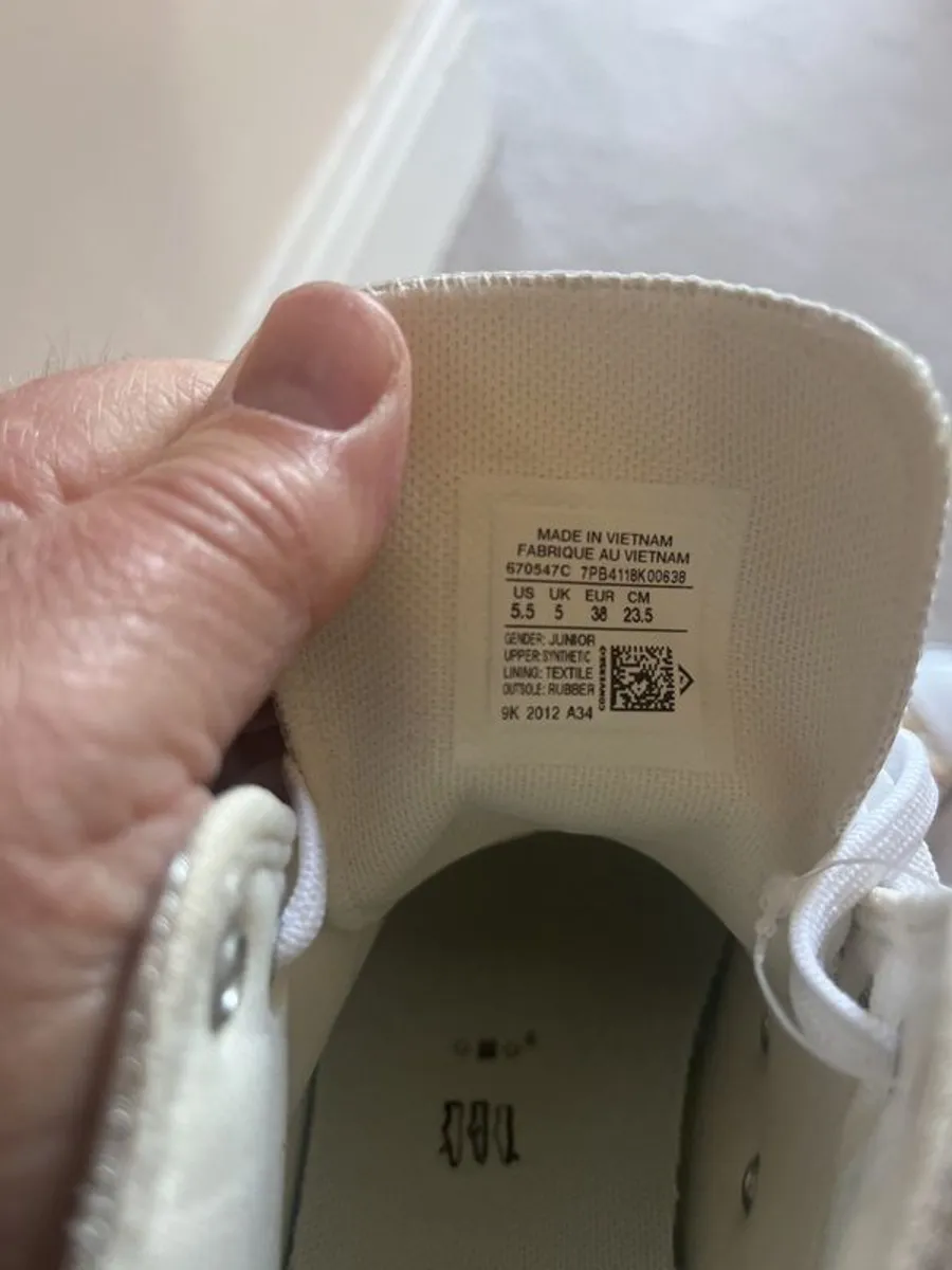 Band New Silver Converse All Star - Image 4