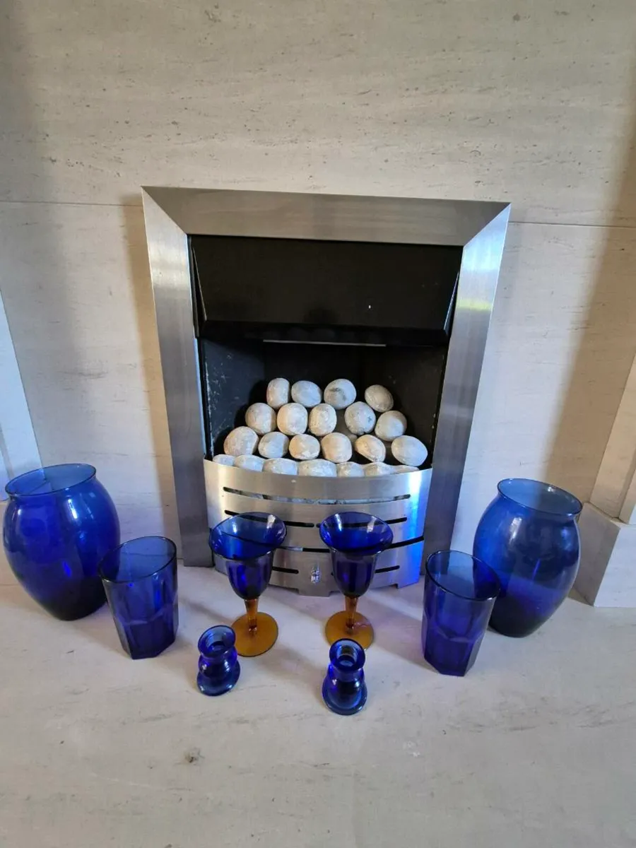 Blue glass collection - Image 3